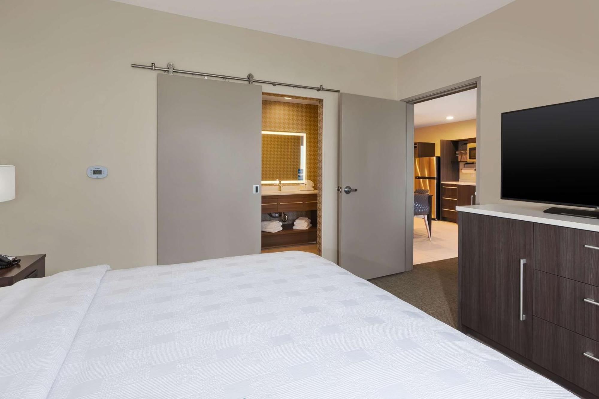 Home2 By Hilton Airport, Az Hotel