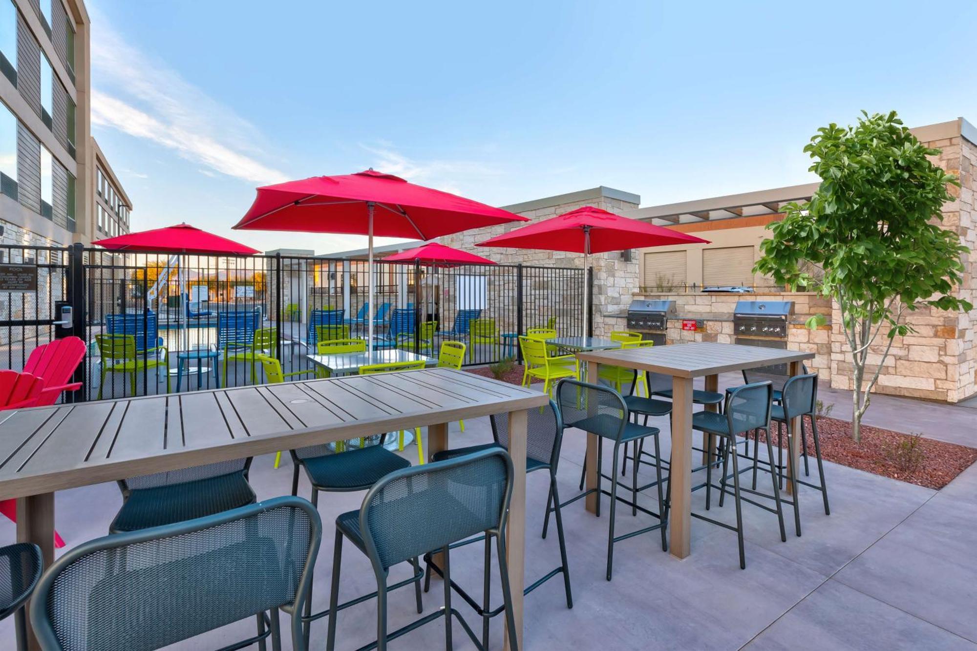 Hotel Home2 By Hilton Airport, Az 3*