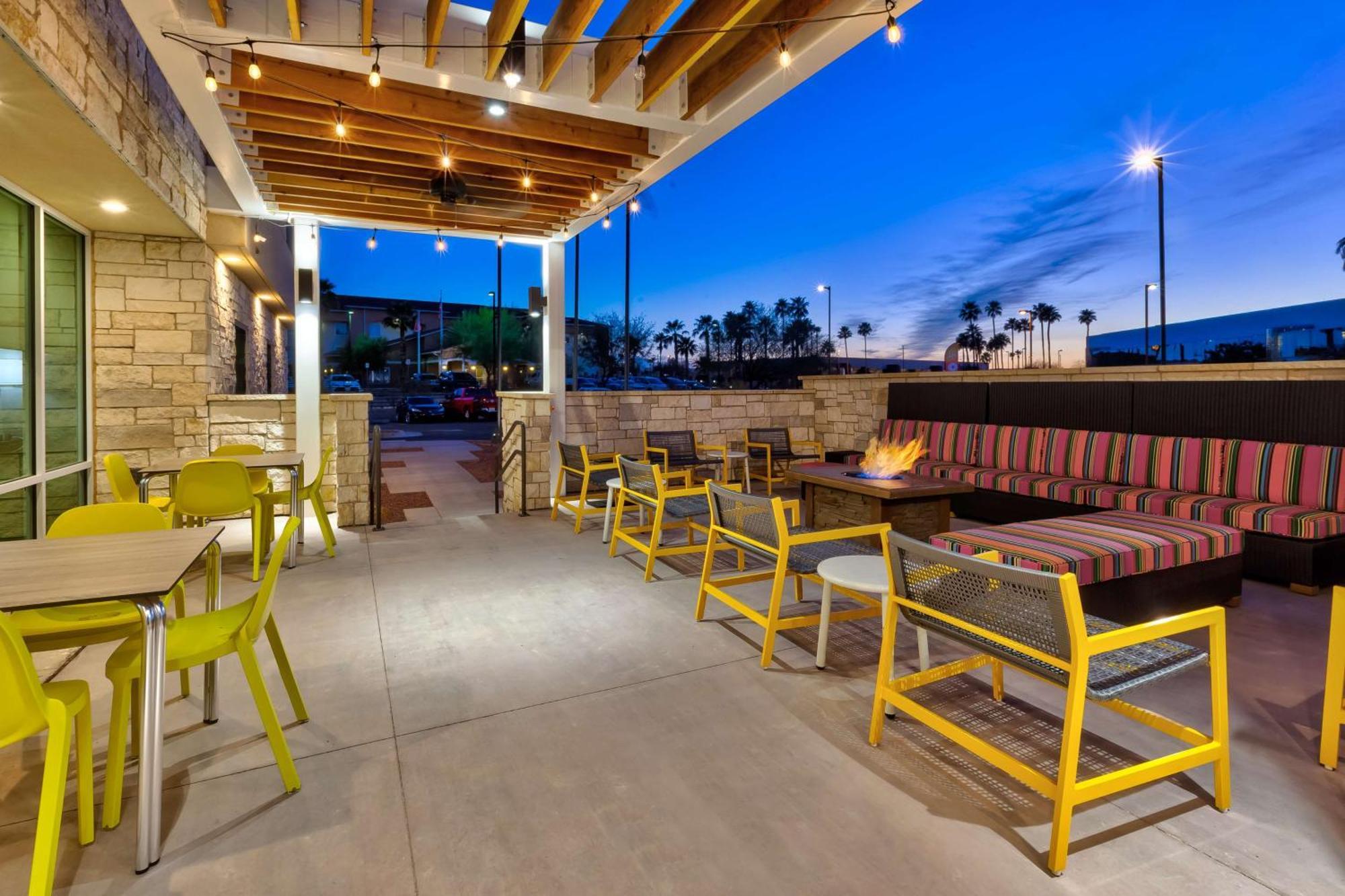 Hotel Home2 By Hilton Airport, Az 3*